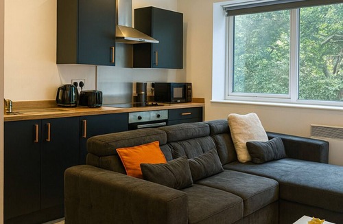 Bradford Apartment | New York Luxe + Onsite Parking