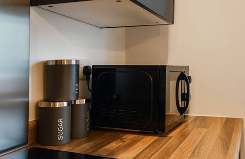 Bradford Apartment | New York Luxe + Onsite Parking