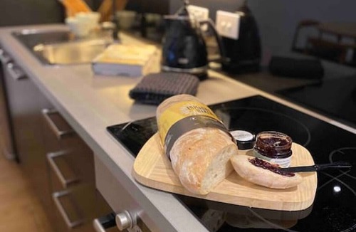 Geelong Apartment | New York on Moorabool ~ FreeWi-Fi