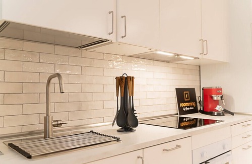 Cotos Bed & Breakfast | New York: room with comfort, convenience and shared areas Chamartín - Mauricio Legendre