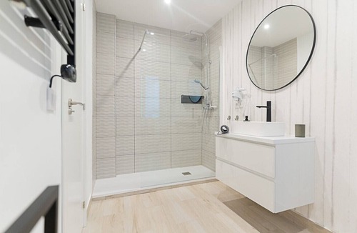 Cotos Bed & Breakfast | New York: room with comfort, convenience and shared areas Chamartín - Mauricio Legendre