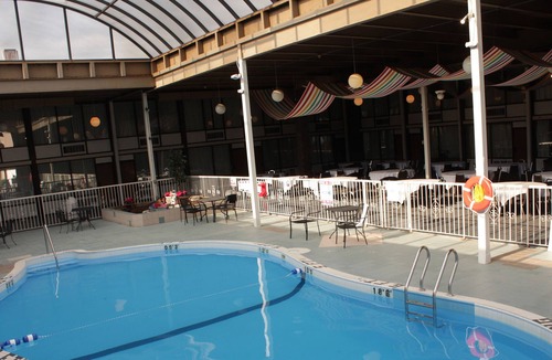 Newark Hotel | Newark Garden Finger Lakes Hotel