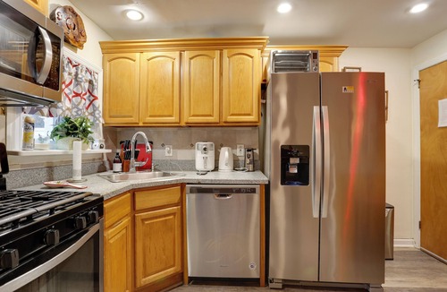 Vauxhall House | Newark Home w/Deck & Fire Pit, 16 Mi to NYC!