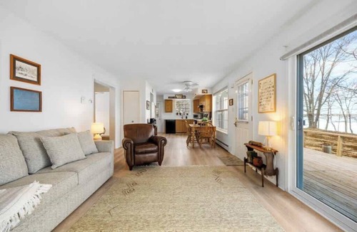 Surry House | Newbury Neck Cottage-Beachfront!