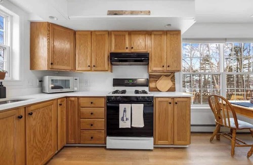 Surry House | Newbury Neck Cottage-Beachfront!