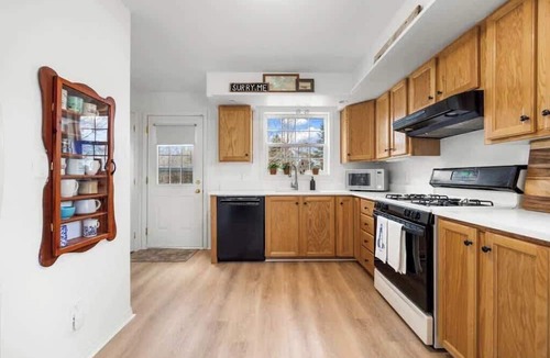 Surry House | Newbury Neck Cottage-Beachfront!