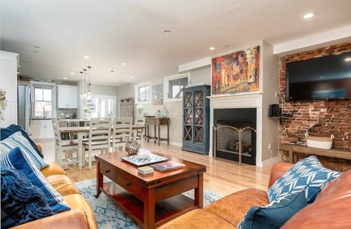 Newburyport Condo | Newburyport Urban Loft Steps to Waterfront