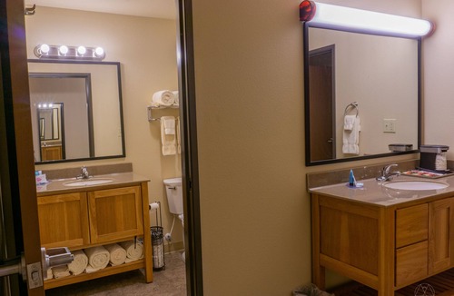 Newcastle Hotel | Newcastle Lodge and Convention Center