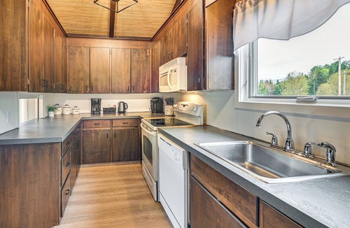 Essex County Cottage | Newcomb Retreat w/Mountain Views & Fire Pit!