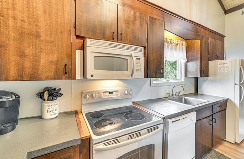 Essex County Cottage | Newcomb Retreat w/Mountain Views & Fire Pit!