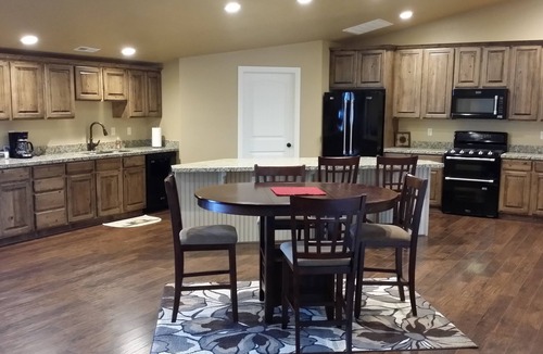 West Bountiful Apartment | Newer 2000 plus sq ft Apartment Bring your Pets and Toys