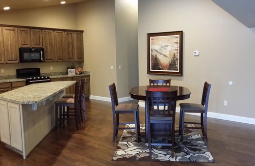 West Bountiful Apartment | Newer 2000 plus sq ft Apartment Bring your Pets and Toys