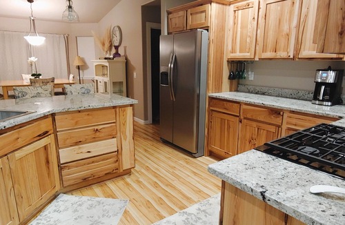 Grants Pass House | Newer Beautiful Spacious Home, 3 bed/2 bath.