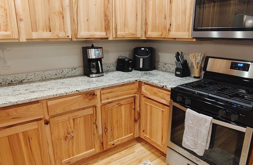 Grants Pass House | Newer Beautiful Spacious Home, 3 bed/2 bath.