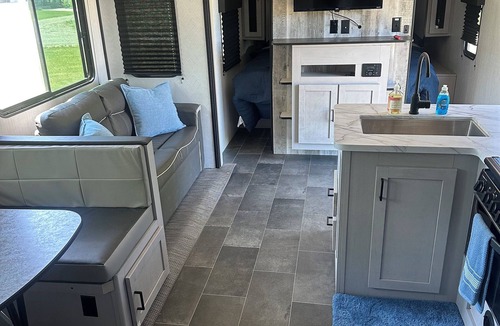 Rexburg RV Rental | Newer camper/RV with AC in charming Rexburg