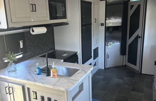 Rexburg RV Rental | Newer camper/RV with AC in charming Rexburg