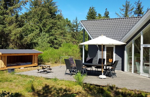 Fjellerup Strand House | Newer cottage with 3 bedrooms and loft - 150m to the beach - hottub