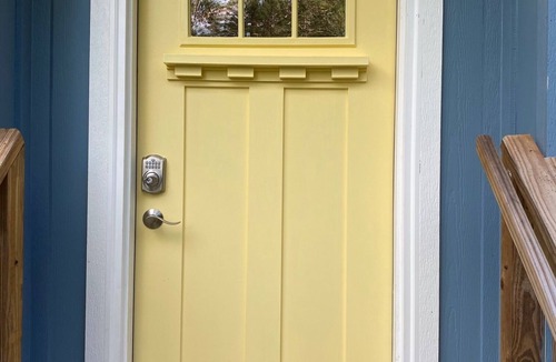 Hendersonville House | Newer home in historic Hendersonville. Near Asheville and Blue Ridge Parkway.