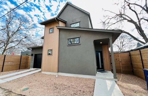 Holly House | Newer home in ideal location to explore Austin
