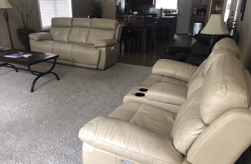 Gravois Mills House | Newer home with beachfrontn