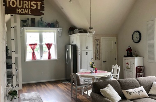 Harpers Ferry Apartment | Newer, spacious and clean cottage with river view!