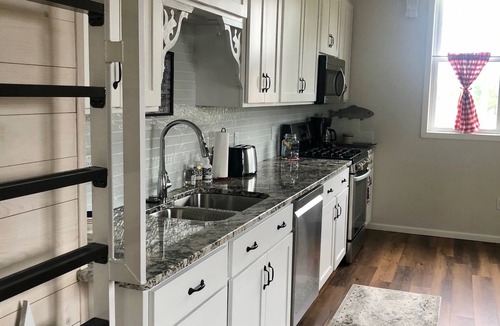 Harpers Ferry Apartment | Newer, spacious and clean cottage with river view!