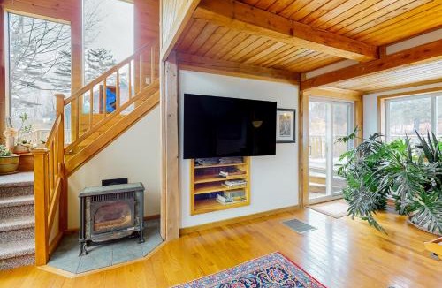 Williamsville House | Newfane Hill Retreat