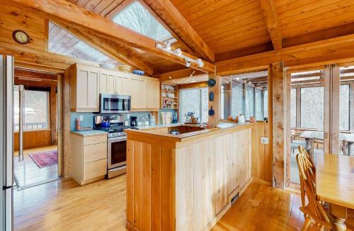 Williamsville House | Newfane Hill Retreat