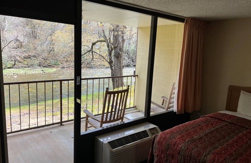 Cherokee Hotel | Newfound Lodge on the river
