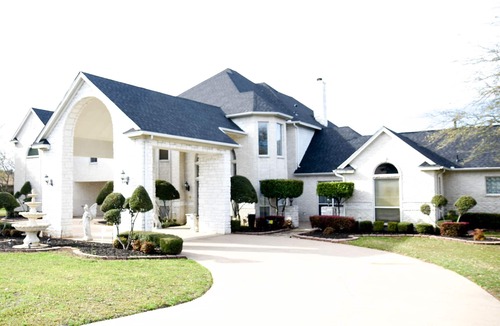 DeSoto House | NEWHOUSE MANSION DALLAS TOP 10 Vacation Rental n POOL and SPAn3 Acres Of Land