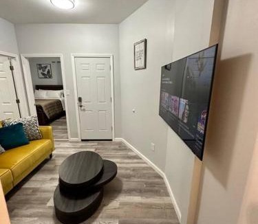 Schenectady Apartment | Newly 5 Star 3 Beds 1 Bath ideal Short term rental