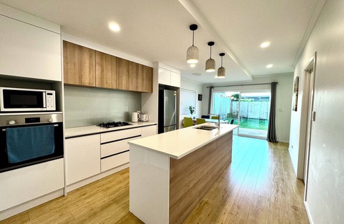 Hamilton House | Newly Built 3 BDMs Besides Chartwell Shopping Mall