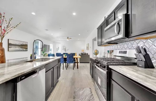 Houston House | Newly Built 3-Bed Modern Haven, Close to Airport
