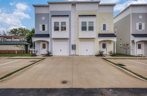 Lake Dallas House | Newly Built 3-bedroom townhome