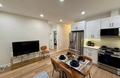 East Grove House | Newly Built 3bd/2bth Villa/AC/30 min Legoland