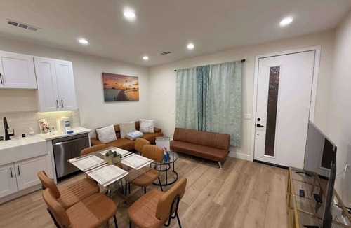 East Grove House | Newly Built 3bd/2bth Villa/AC/30 min Legoland