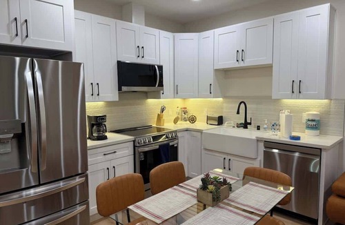 East Grove House | Newly Built 3bd/2bth Villa/AC/30 min Legoland