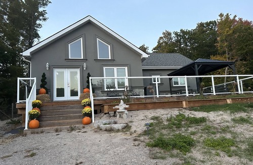 Bluewater Beach Cottage | Newly built 4 season cottage