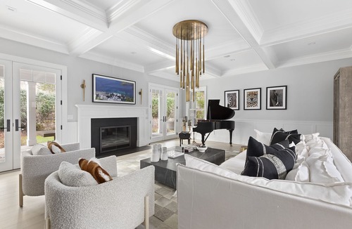 Amagansett North House | NEWLY BUILT 9 Bedroom home - Ultimate PRIVACY, central to everything!