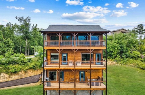Chalet Village North Ski Chalet | NEWLY BUILT Amazing View Chalet Perfect Location