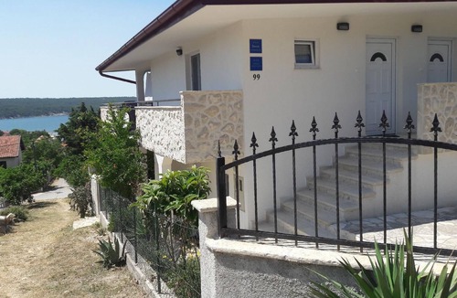 Gornji Karin Apartment | Newly-built apartment with a big balcony