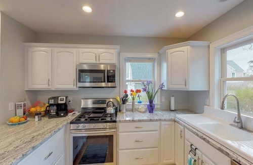 Teaticket House | Newly built bayview home, steps to dock/launch on Great Pond - small dogs OK