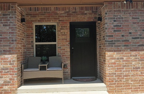 Norman Cabin | Newly Built Cabin by Lake Thunderbird with Sauna, Hot Tub and EV Charger.nOU,OKC
