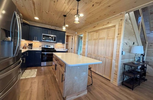 Bryson City House | Newly built, Cabin in the Clouds