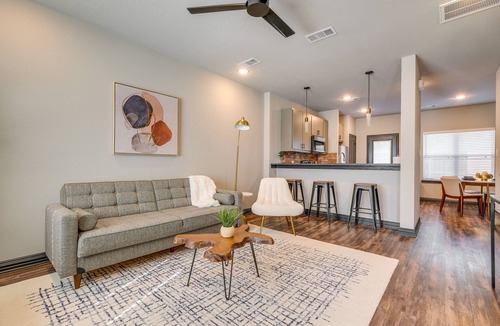 College Station Condo | Newly Built 'Corner Hideaway' 3 Mi to Texas A & M