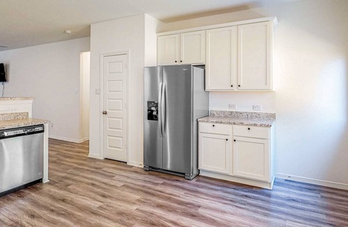 Porter House | Newly-built dog-friendly home with open layout & central location