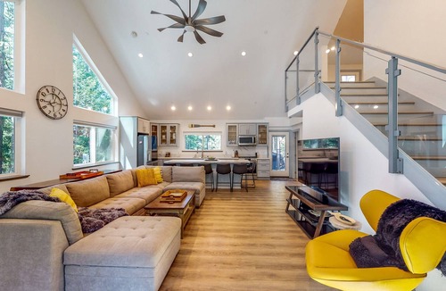 Alta House | Newly-built duplex in Sierra Mountains, hot tub