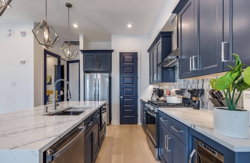 East Downtown Houston House | Newly Built Home - 2 Min to Downtown- Fenced Yard - Garage Access