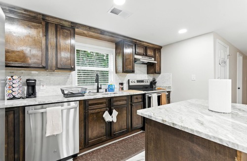 Covington House | Newly Built "Home Away From Home 2" Escape Haven With Modern Finishing Touches