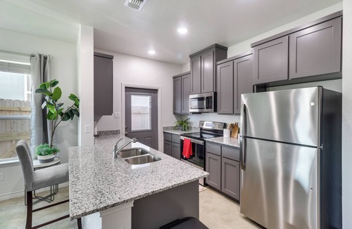 Temple House | Newly Built Home: Close to Parks & Dining!